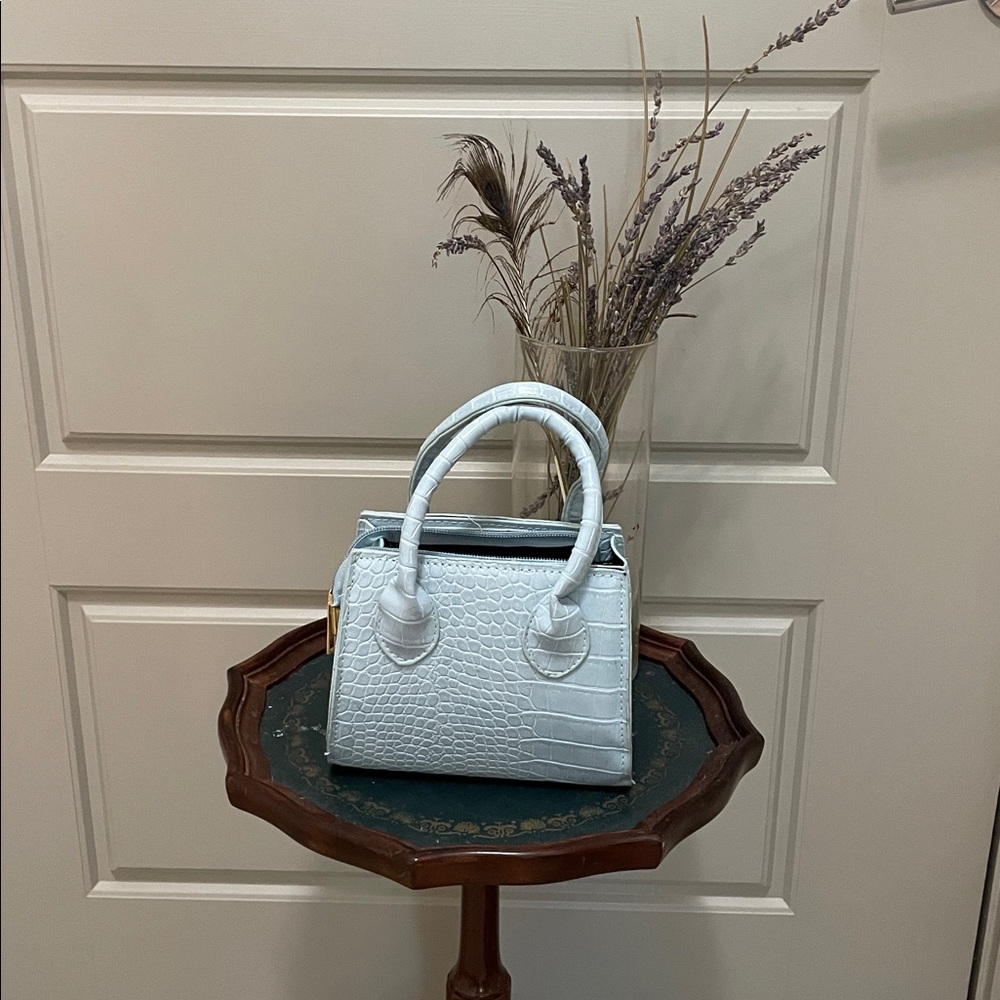 Elegant Croc-Embossed Handbag in Light Blue